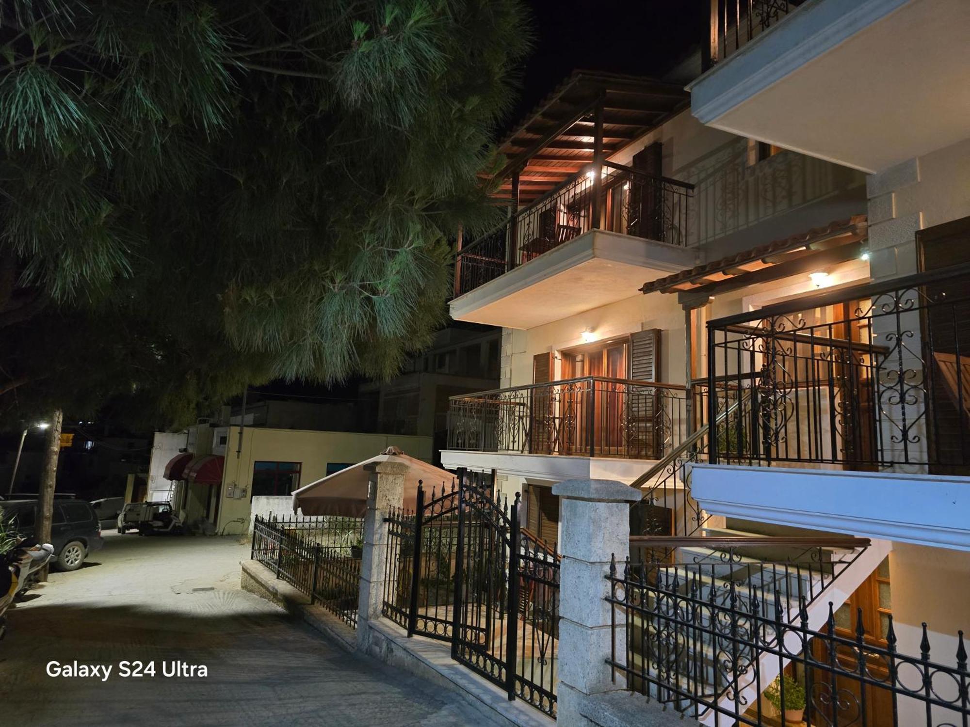 Filidas Apartments Skiathos-stad Buitenkant foto